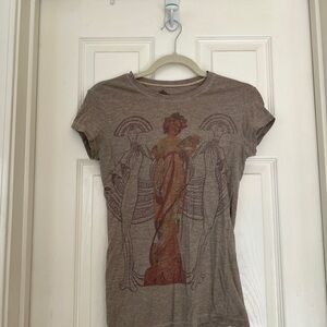 Women's Taupe Short-Sleeve Graphic Tee with Art Nouveau Print